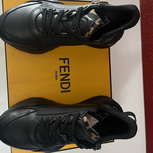 FENDI SNEAKERS 7.5 - Picture 1 of 5